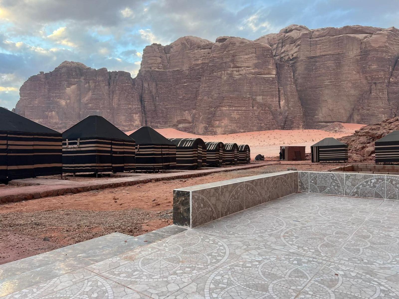 Desert Rock Camp ワディ ・ラム エクステリア 写真